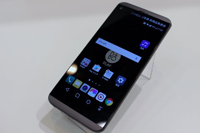 ハイスペックをコンパクトにまとめた「V20 PRO」。カラーは写真のチタン1色となる