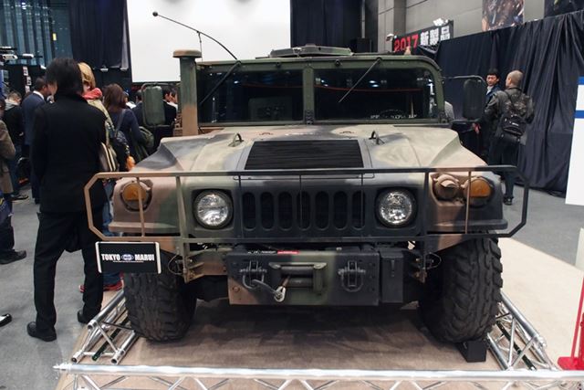 会場中央には、アメリカ軍の軍用車両「ハンヴィー(HMMWV)」も展示されていた