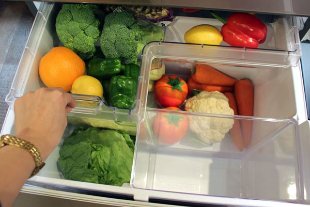 内側にしまっている野菜を取り出すと…