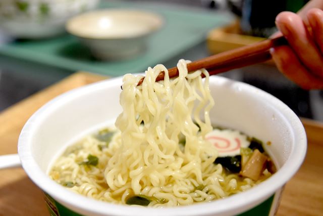 ノンフライ麺は、モチモチした食感でとても美味しいです