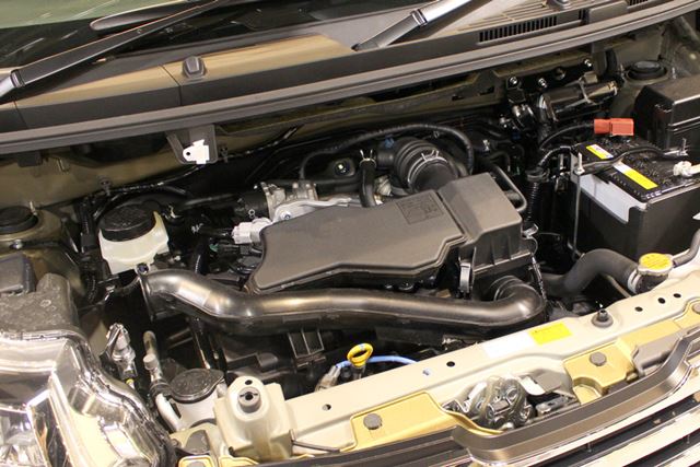 自然吸気エンジン「1KR-FE」は、51kW (69馬力)、最大トルク92Nmを発生。燃費は、24.6km/l(JC08モード)